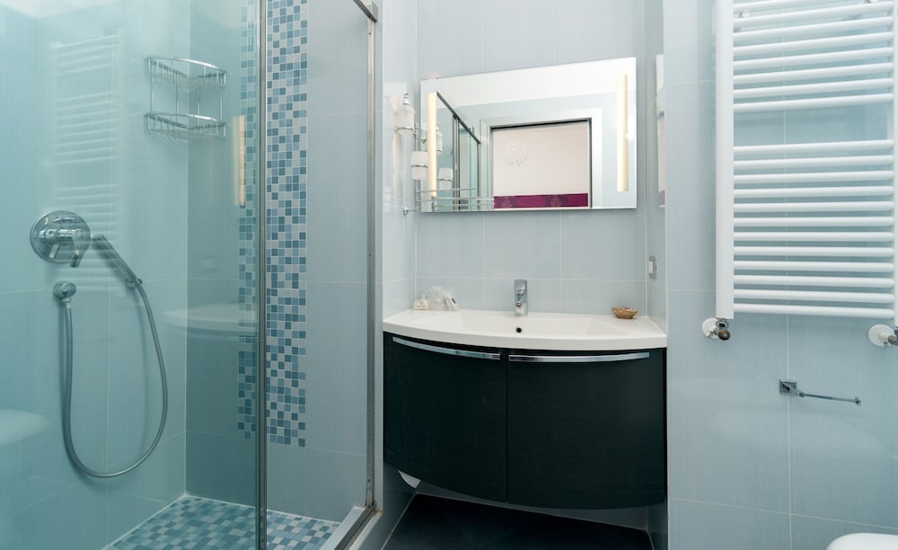 Emily Suites 50/51