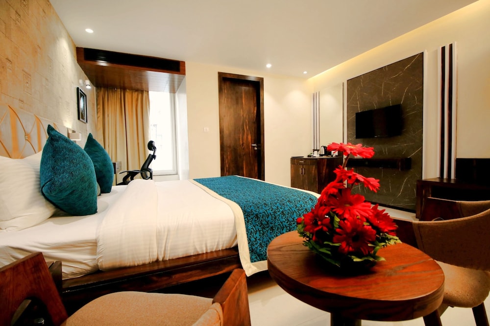 Pinnacle by Click Hotels, Lucknow 28/63