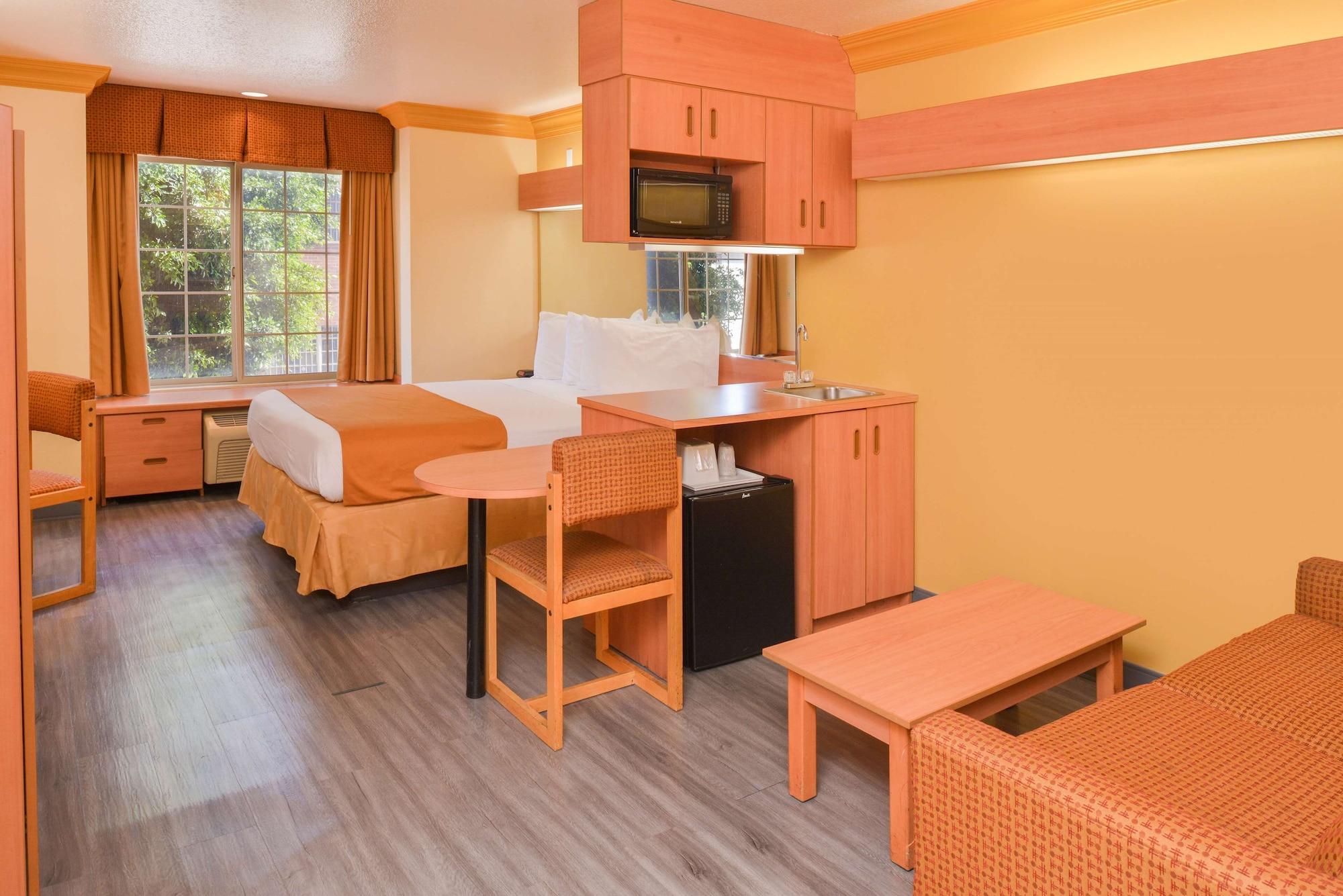 H3 Inn & Suites - LAX Airport 13/17