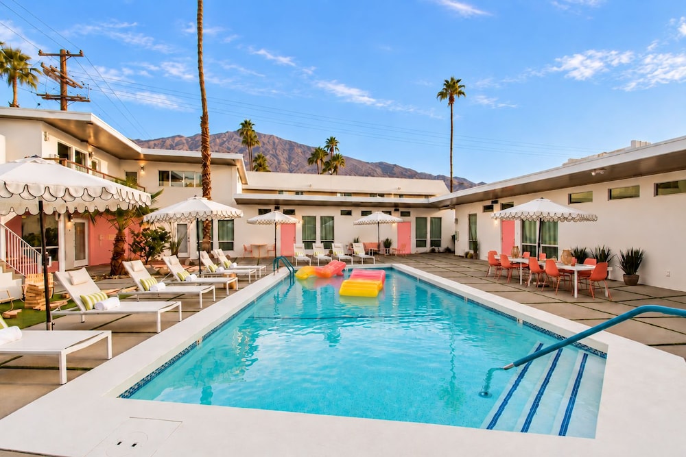 The Wesley Palm Springs 2/75