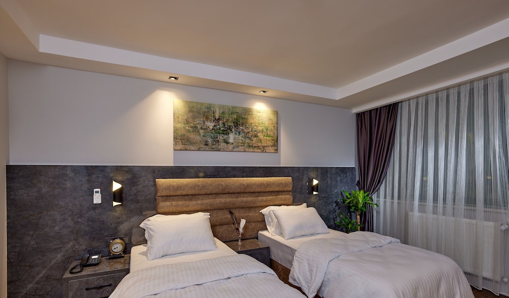 The Bold Hotel 20/45