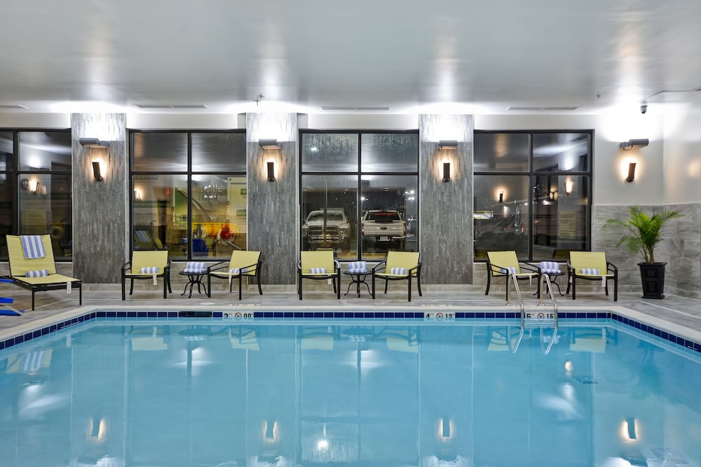 Hampton Inn Suites Detroit Warren 1/49