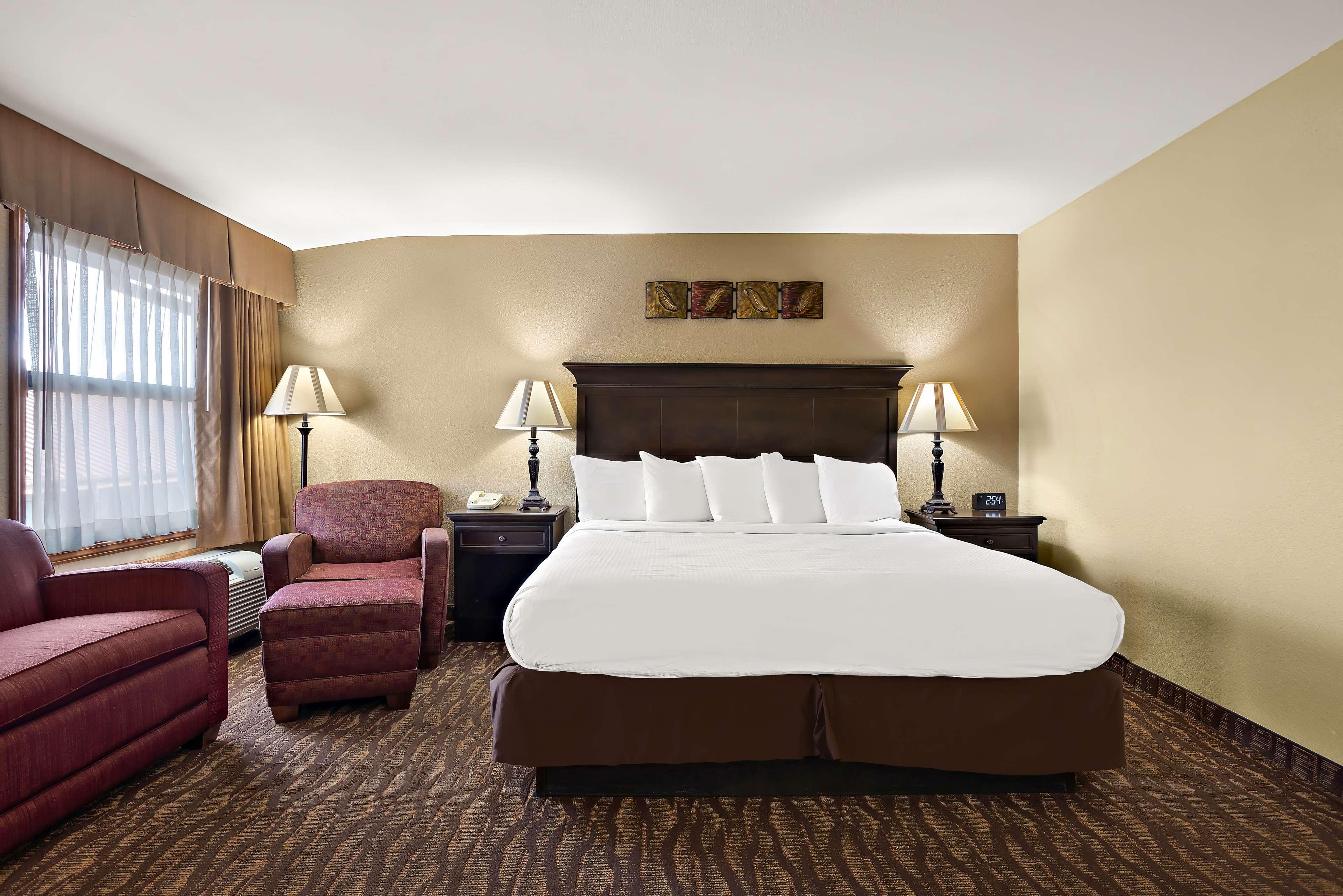 Suite, King and Double Bed, with Extra Double Bed، Best Western Center Pointe Inn 5/10