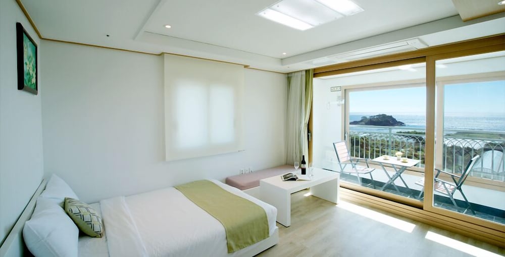Marine Port Resort 6/32