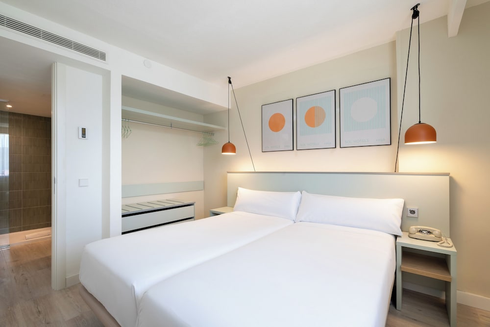 Sol, 4 Beds, Living Area