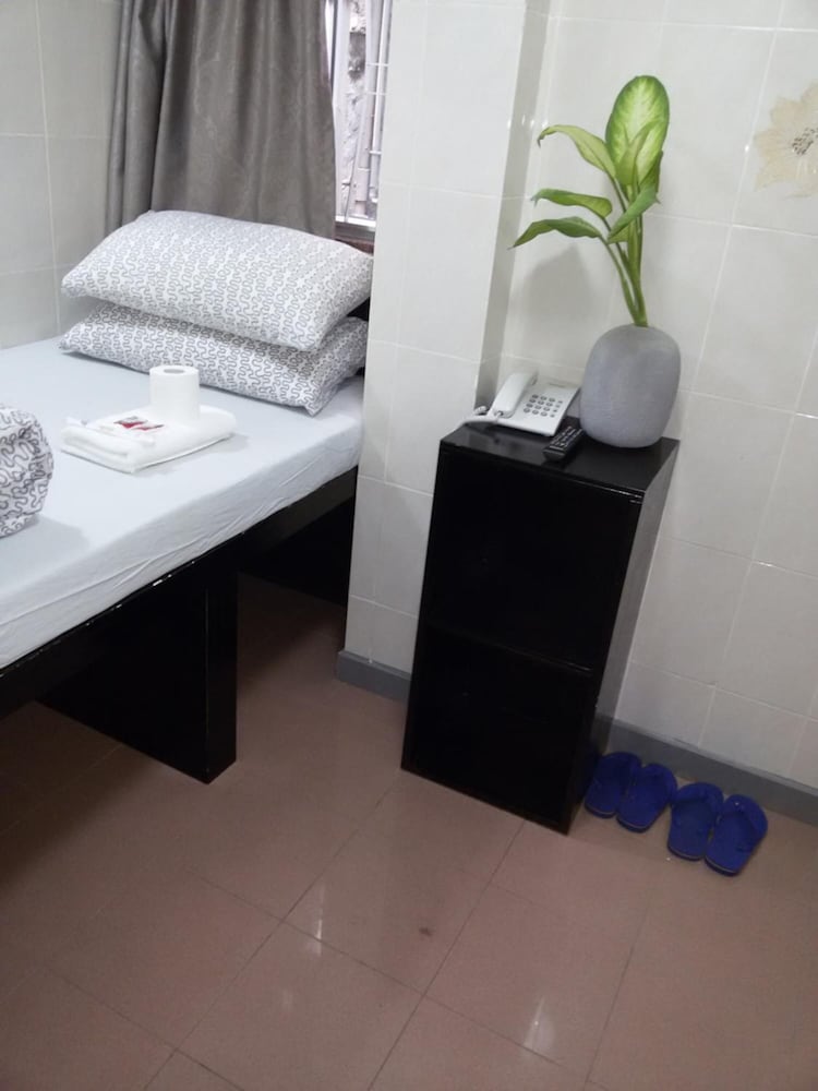 Toms Guesthouse 20/30