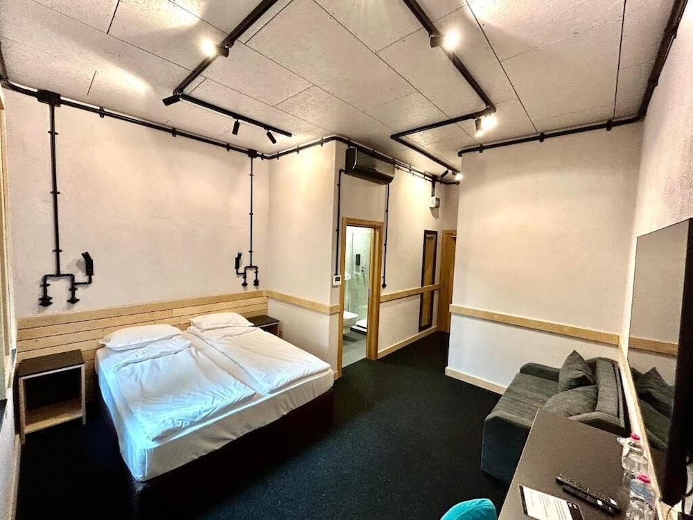 Art Hotel 158 13/29