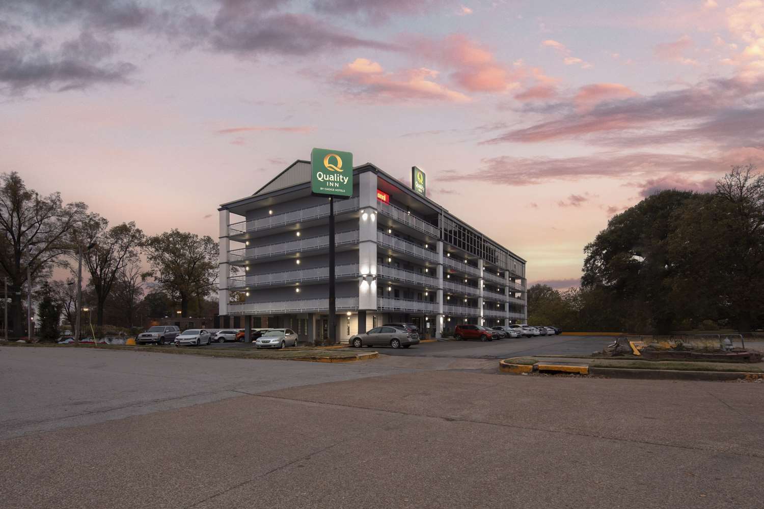 Downtown Inn & Studio Suites 2/23