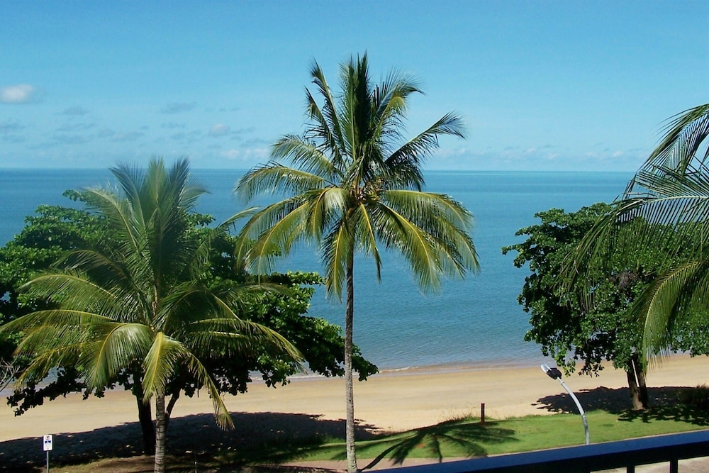 Roydon Beachfront Holiday Apartments 44/50