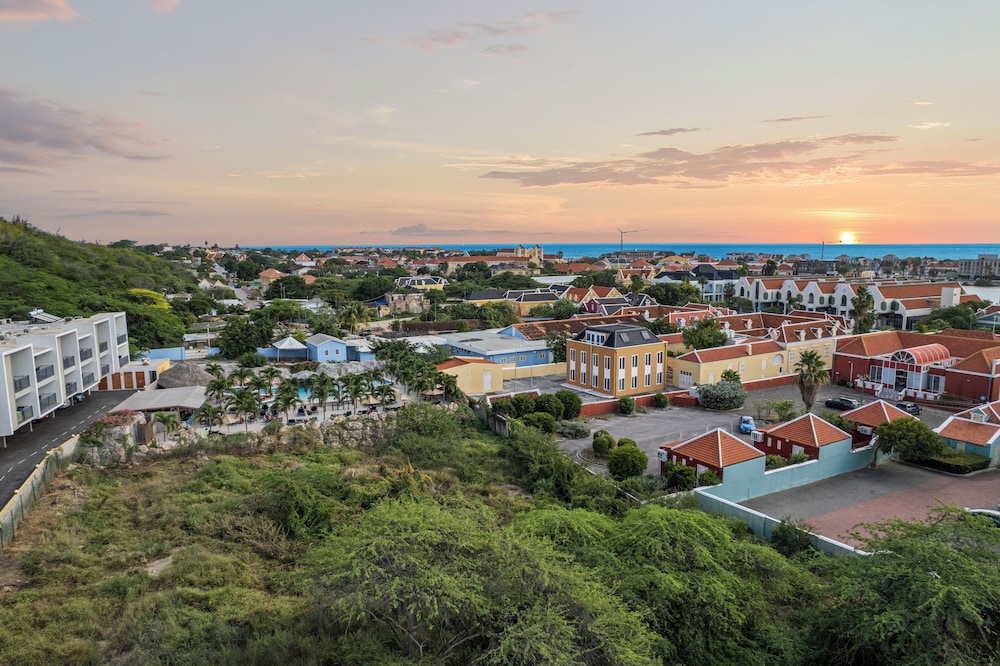 The Ritz Village Curacao 71/78