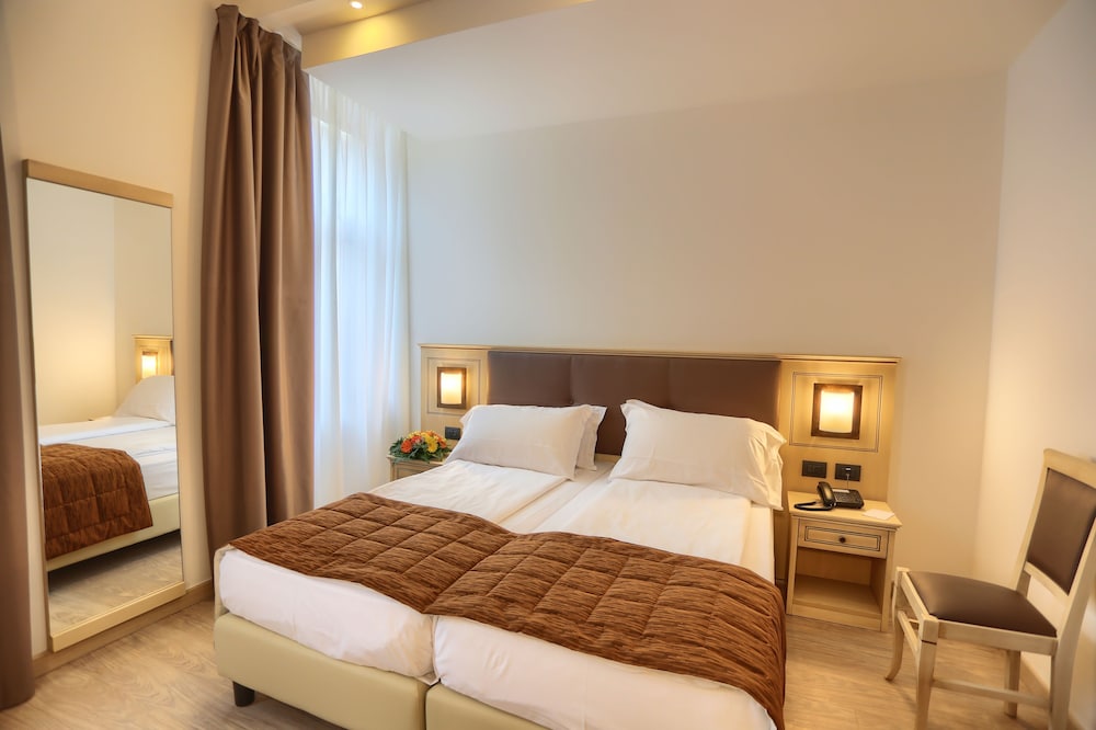 ROOM, TRIPLE