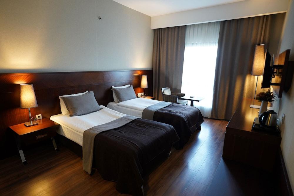 Safir Hotel 5/23
