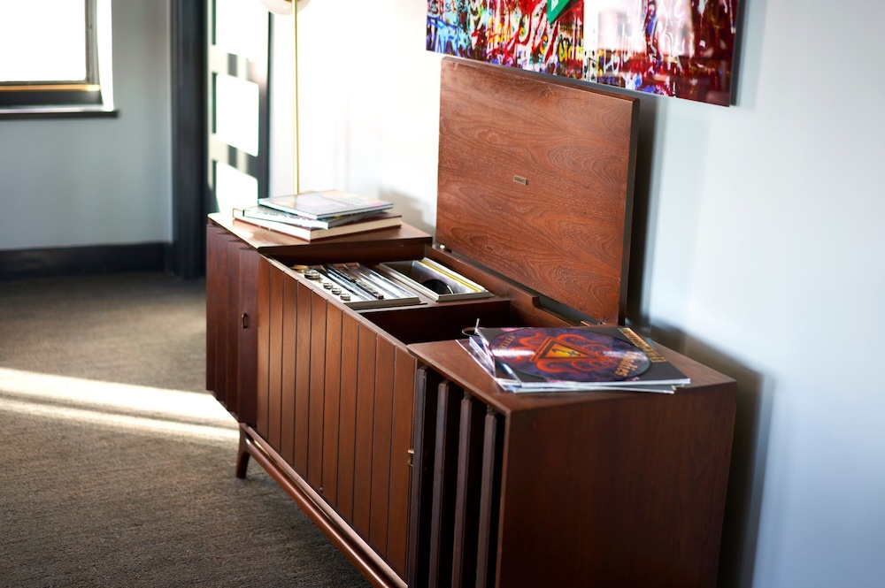 Renaissance Saint Elm Dallas Downtown Hotel 37/47