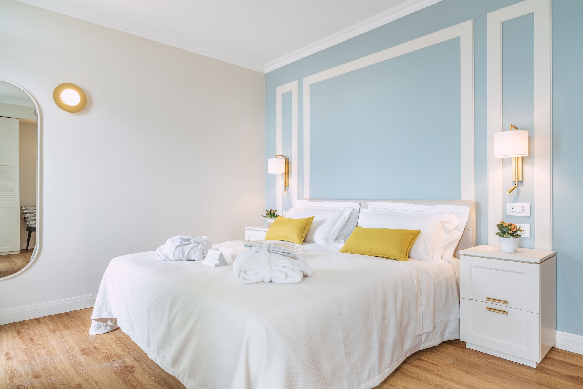 SUPERIOR, DOUBLE OR TWIN BED, LAKE VIEW, TERRACE