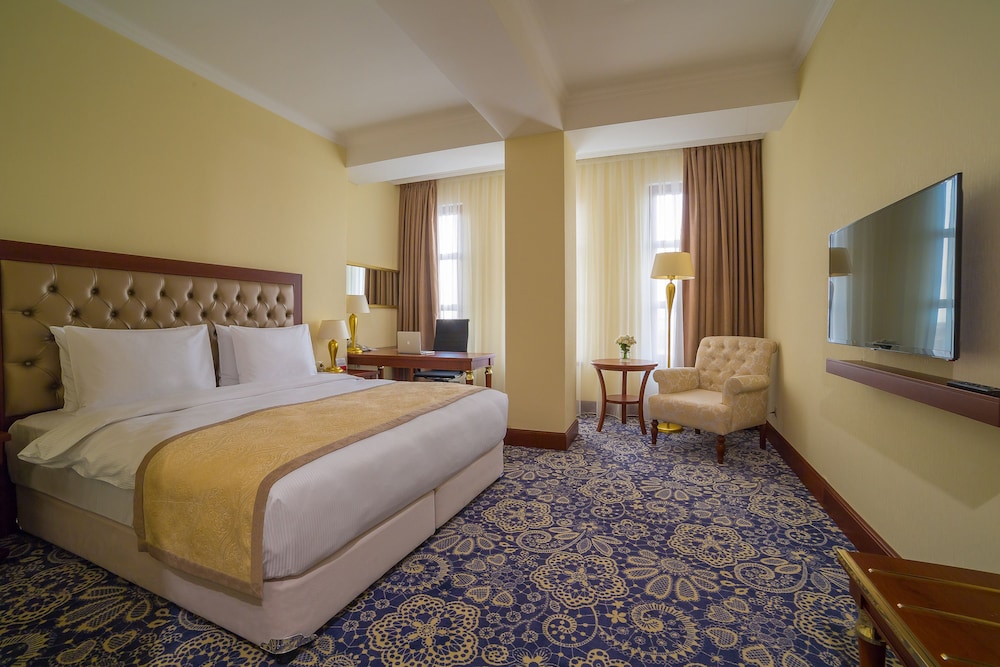 Diplomat, Business, King Bed