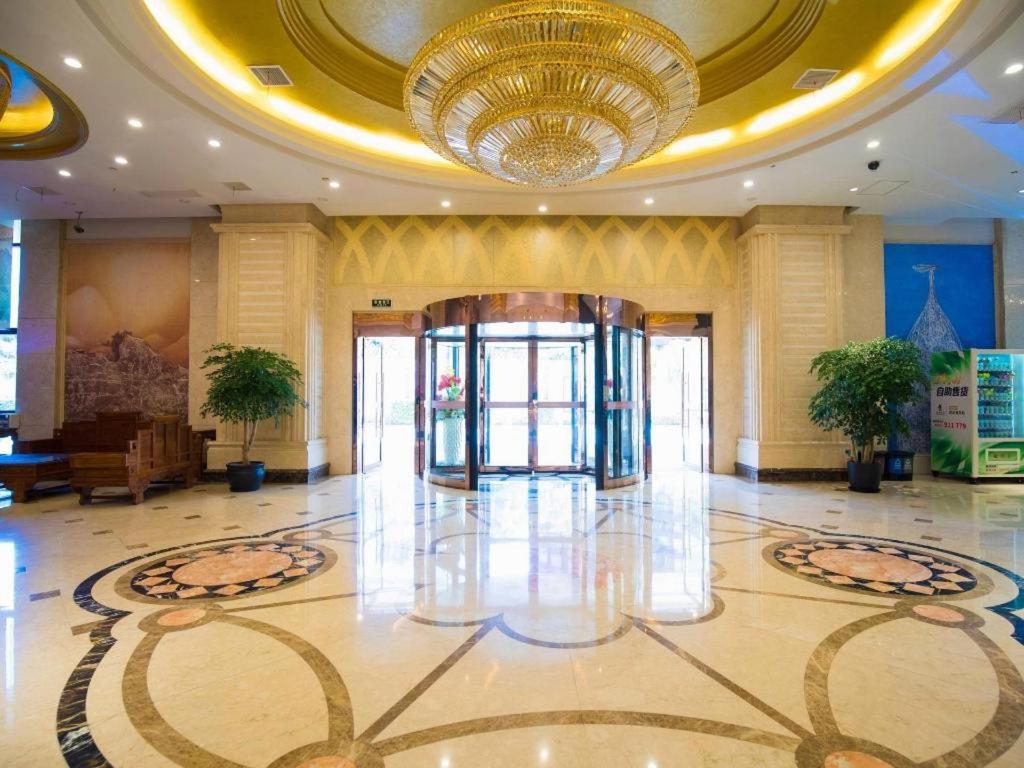 Vienna International Hotel (Shanghai Hongqiao National Exhibition and Convention Center Caobao Road) 24/47
