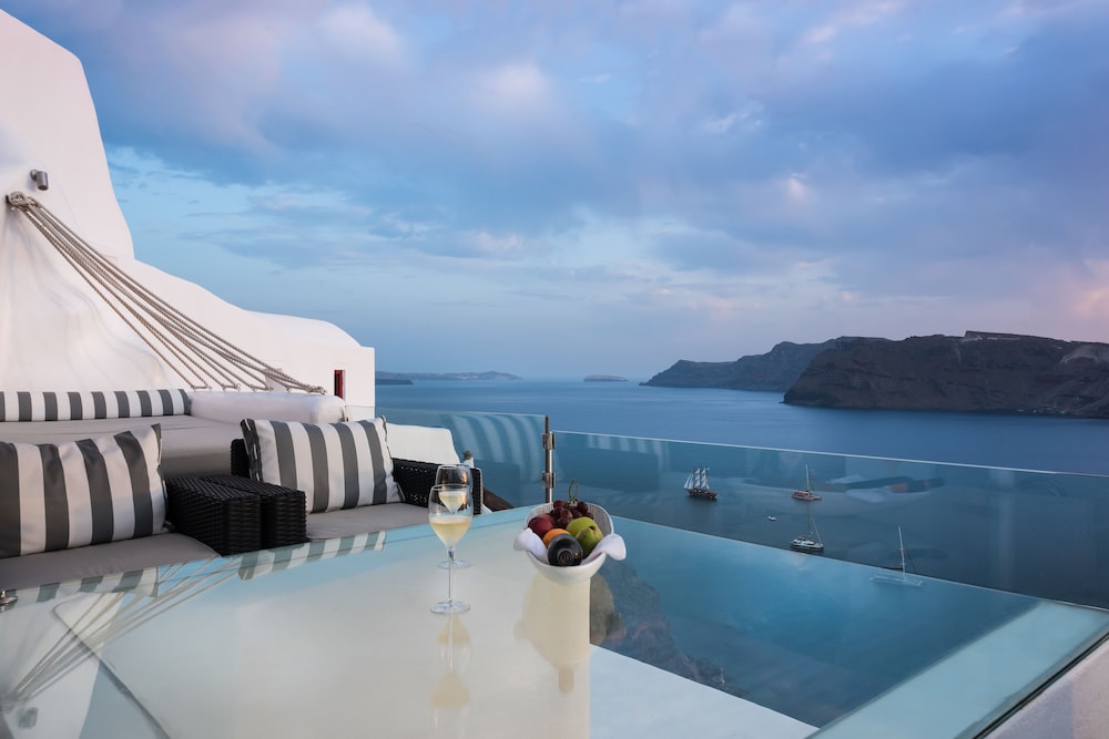 Hyperion Oia Suites 9/45