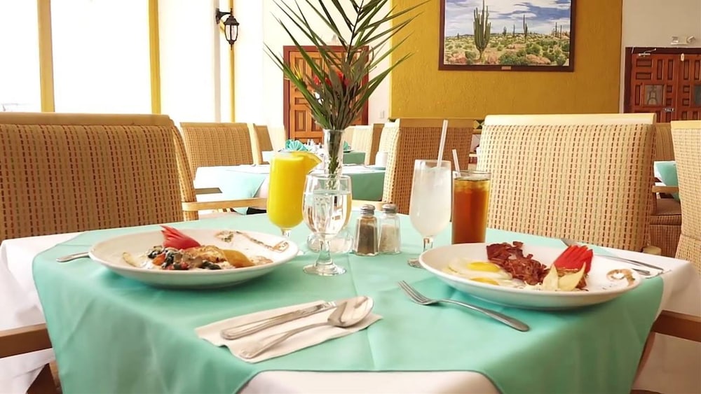 Hotel Mision Santa Maria 15/25