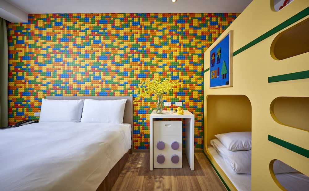 The Brick Hotel 31/35
