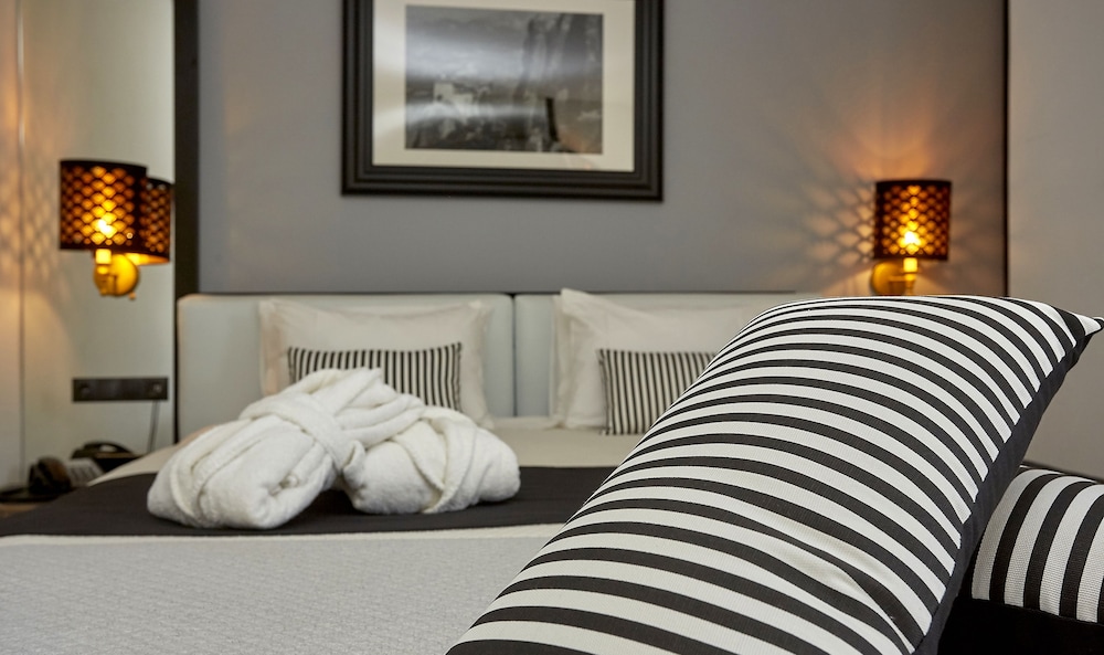 Athenian Riviera Hotel & Suites 47/72