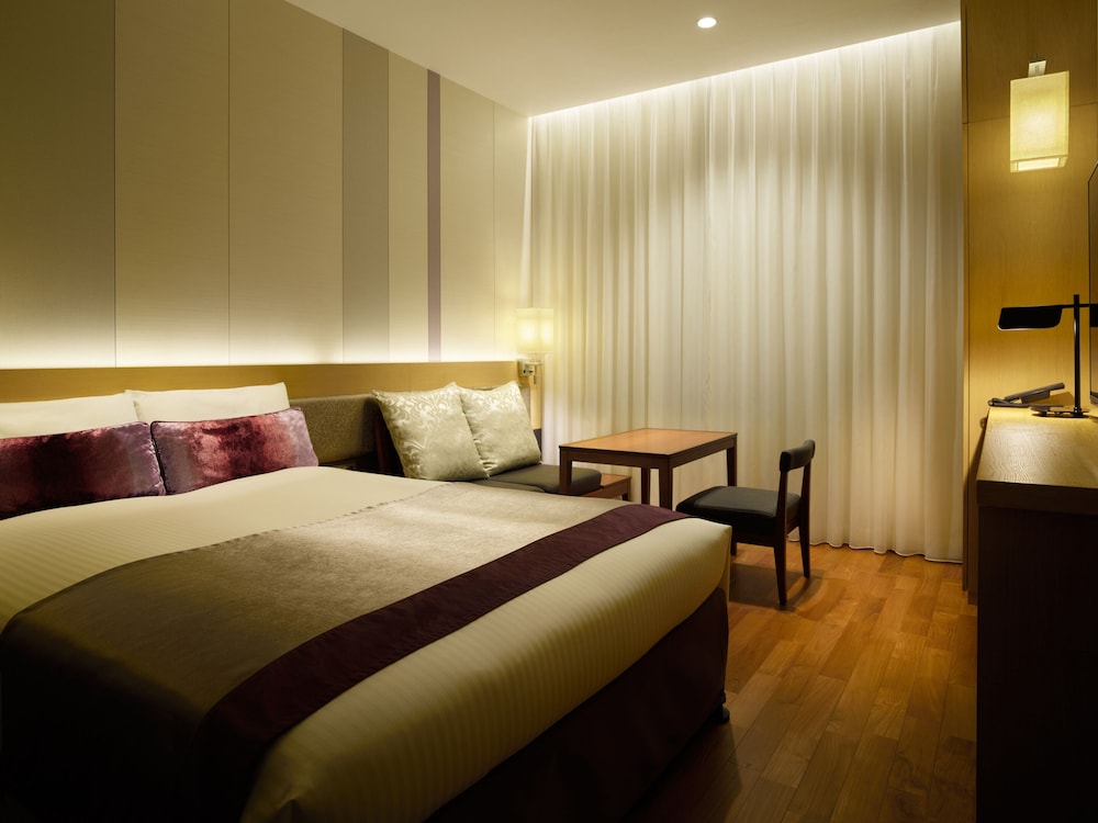 STANDARD, QUEEN BED