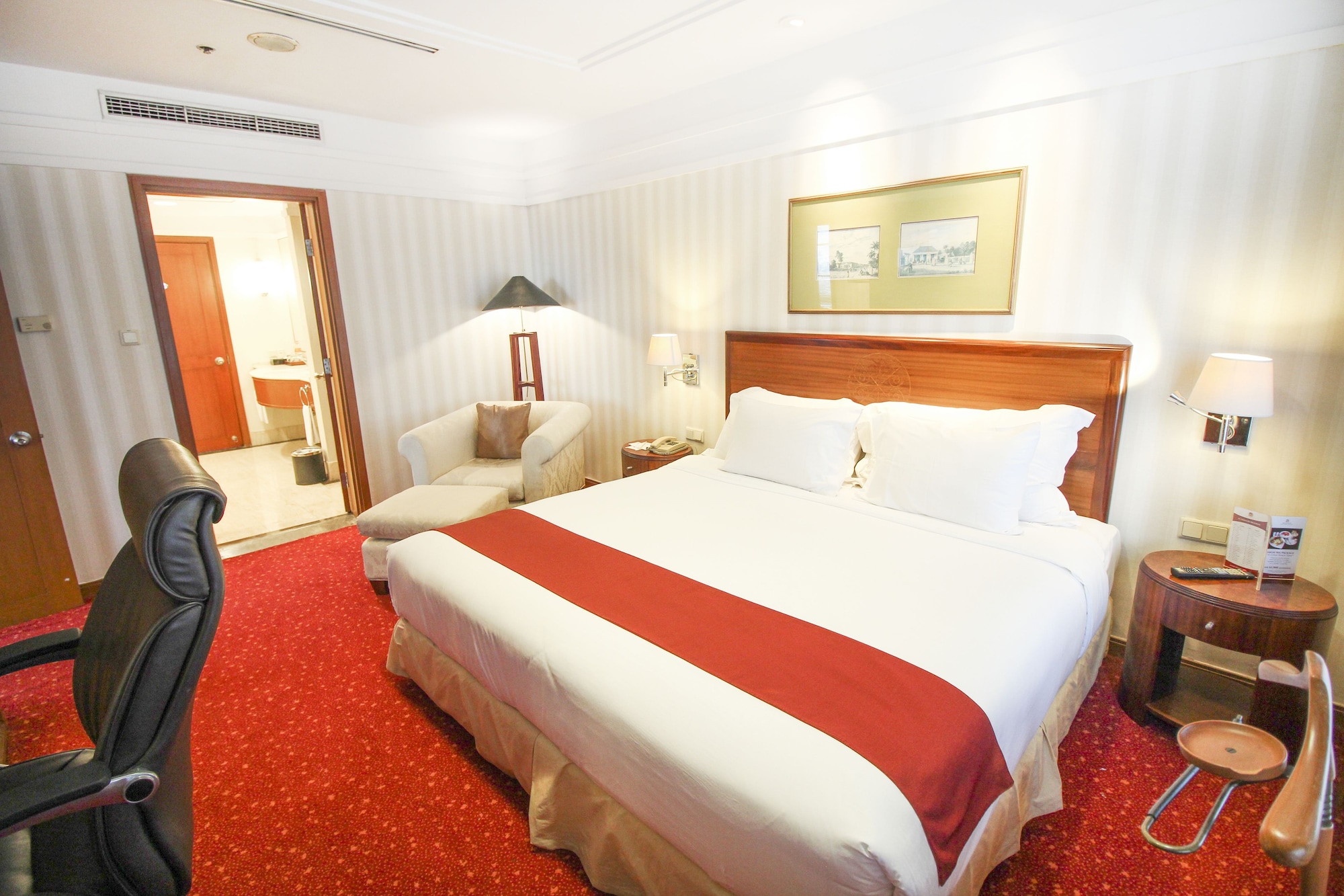جناح تنفيذي بسرير كينج، Redtop Hotel Convention Center 2/6