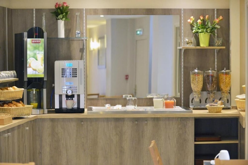 Hotel Du Chemin Vert 43/46