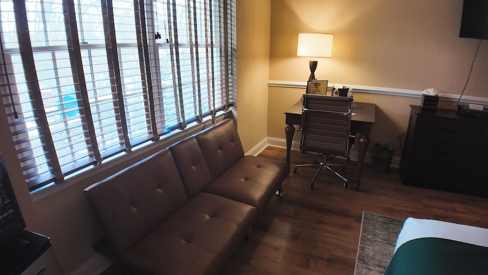 Colts Neck Inn Hotel 49/64