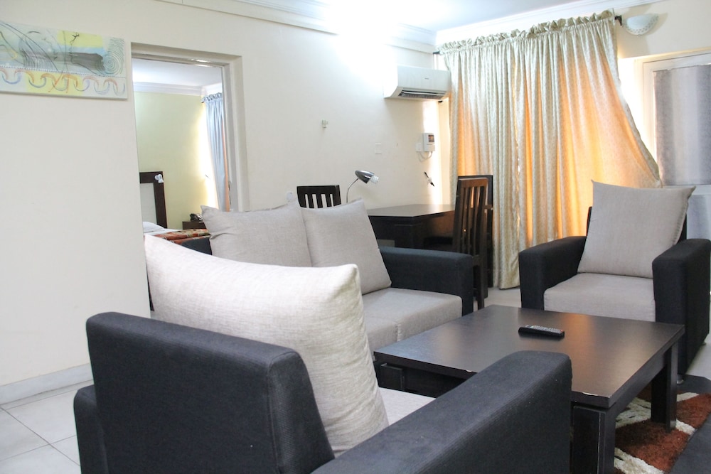 Excellence Hotel 30/39