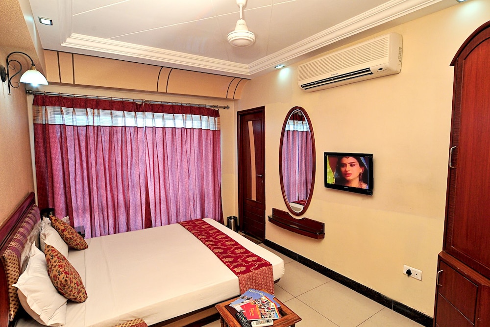 HOTEL RATNAWALI 19/25