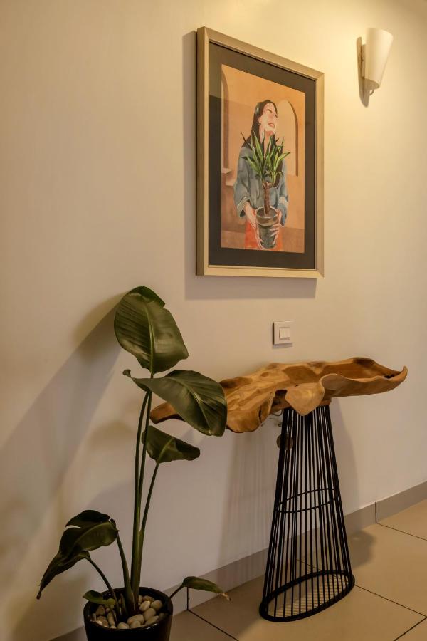 ELIVAAS 4 BHK with Pvt pool and Bar PinkSky 42/56