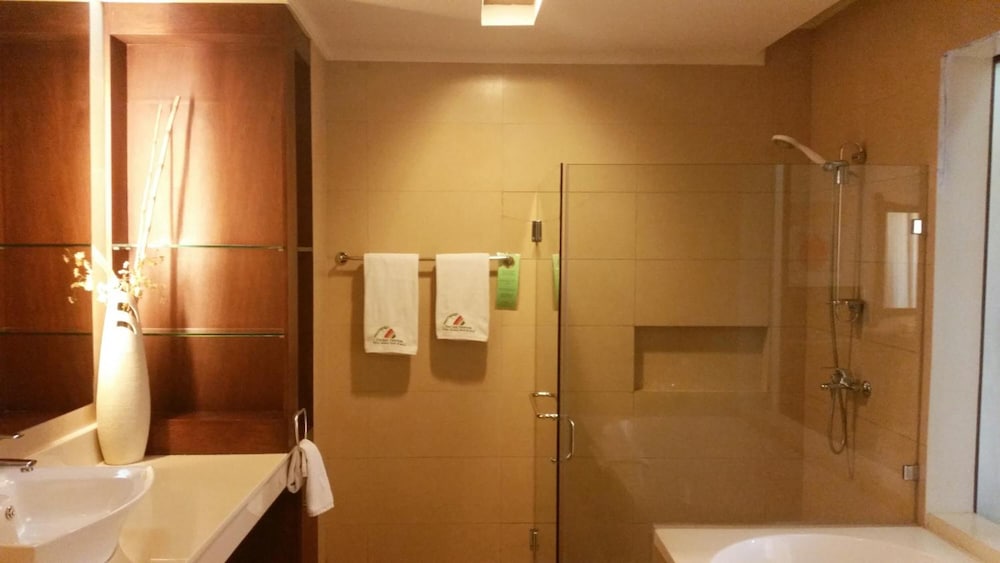 Coron Gateway Hotel Suites 44/50