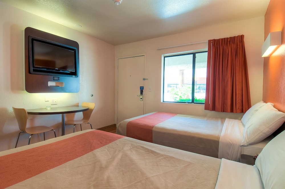Motel6 Palm Springs, CA - Downtown 9/28