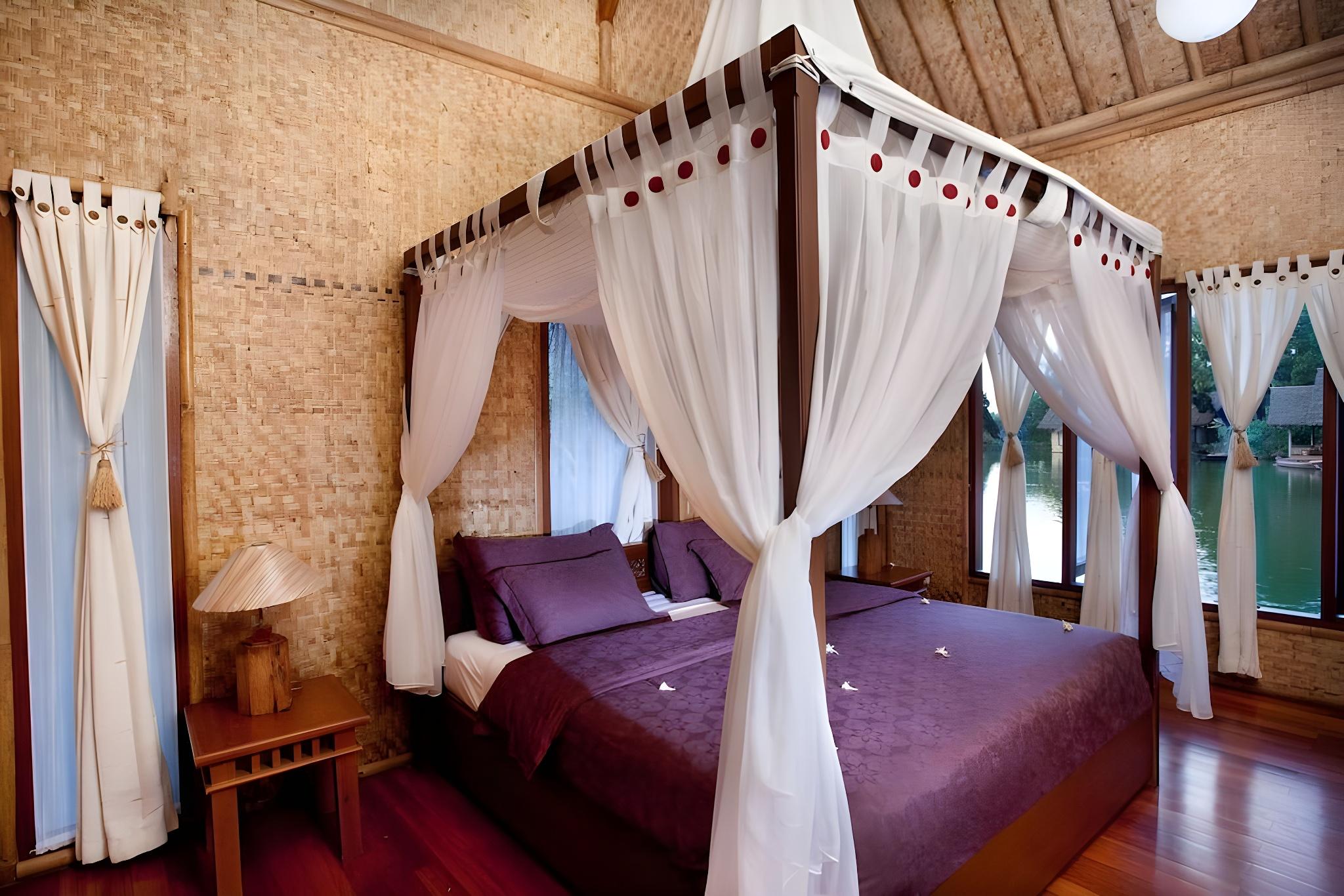 Lake, Suite, Twin Beds