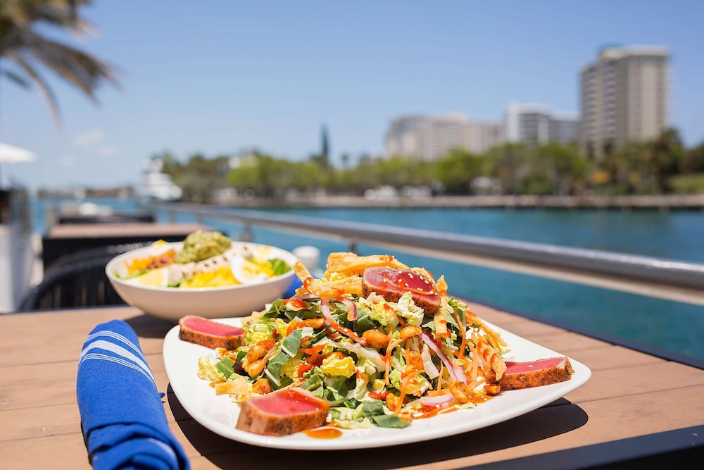 Waterstone Resort And Marina Curio Collection Ex Waterstone Resort Marina A Doubletree By Hilton 49/56