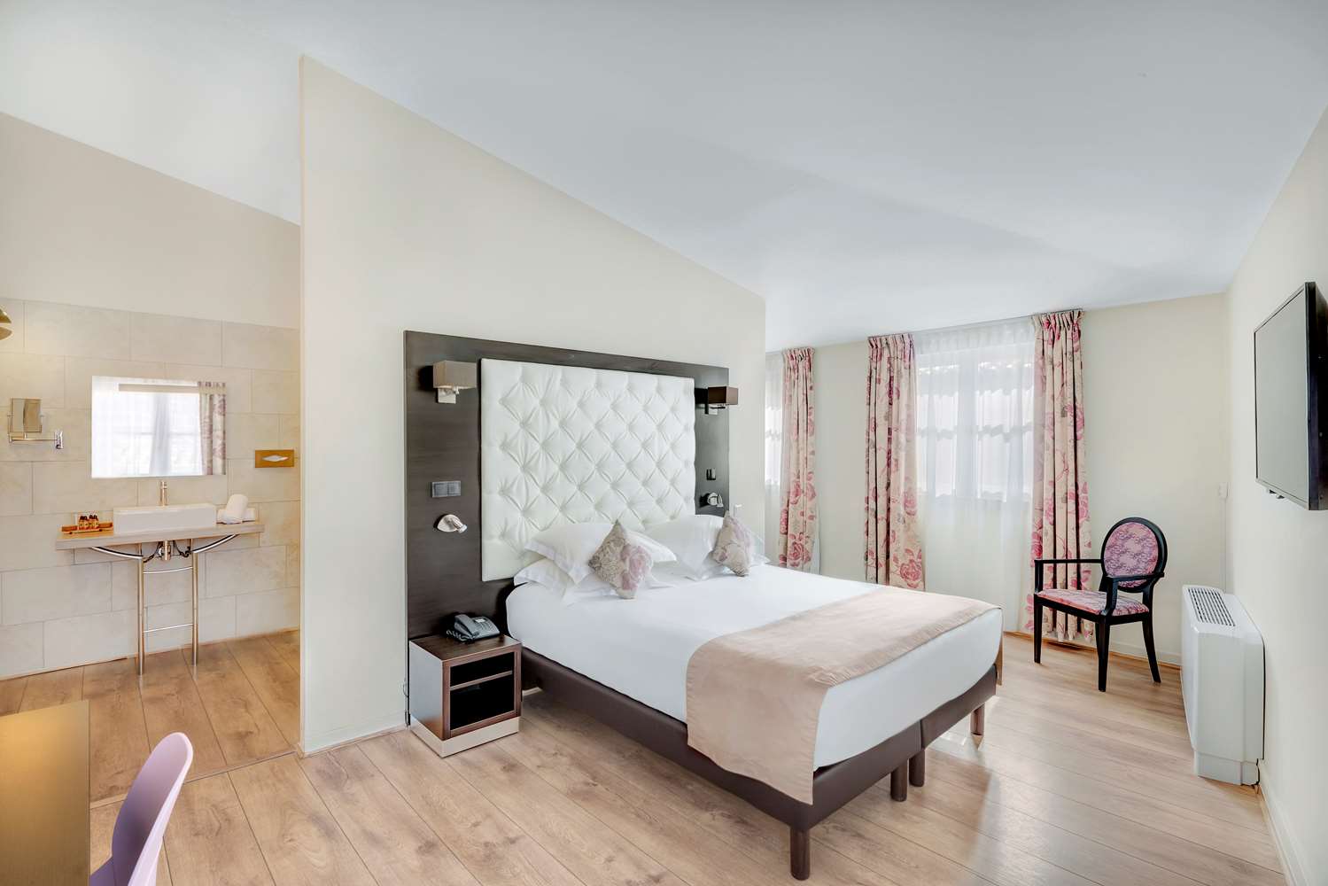 Privilege, Queen Bed, Terrace