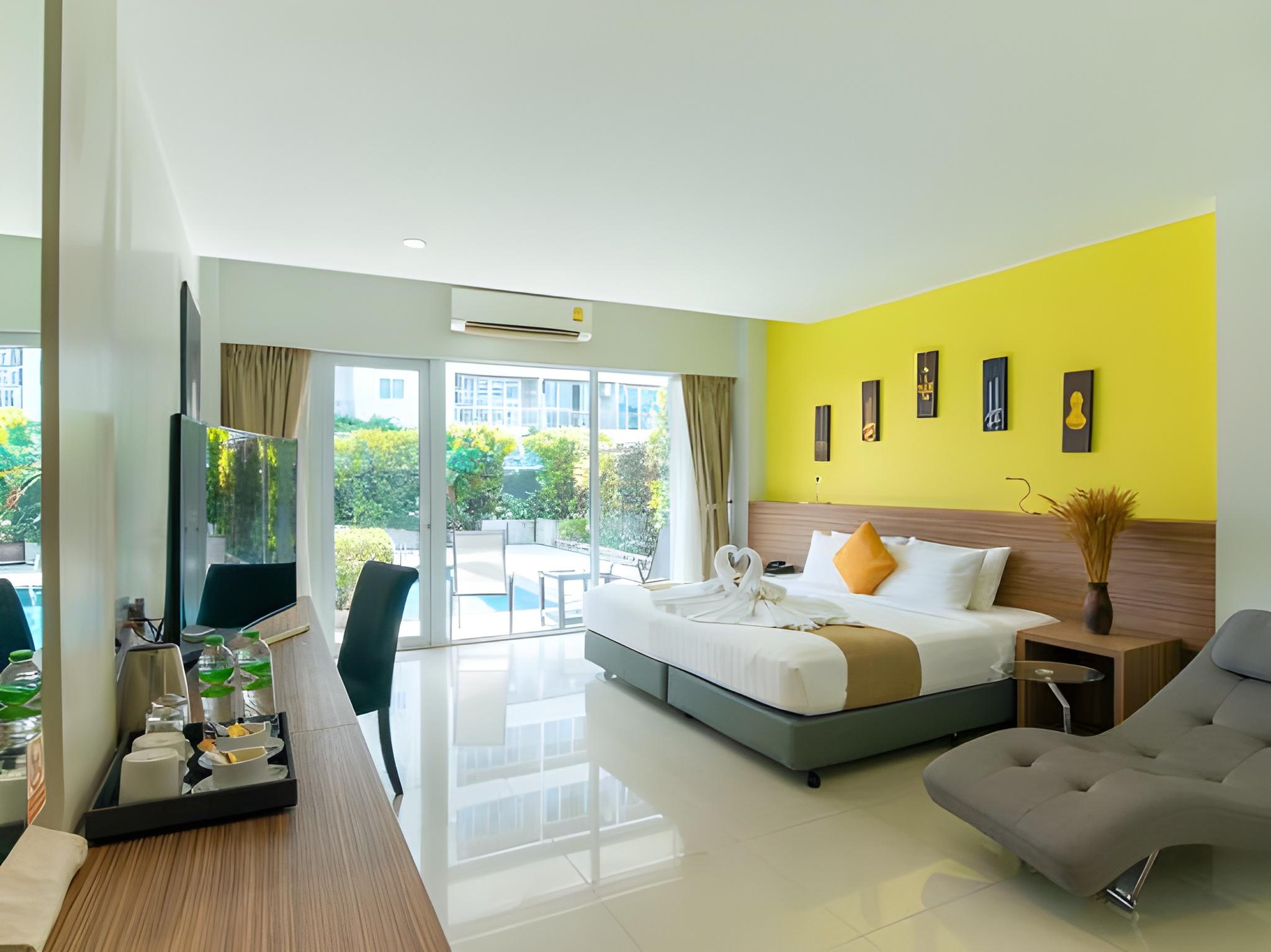 Pool Penthouse, King and Twin Beds