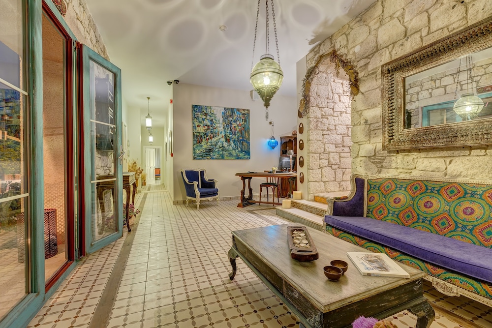Vespera Hotel 33/43