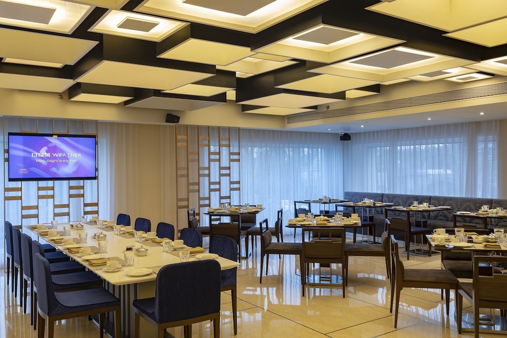 REGENTA CENTRAL RAJKOT 49/53