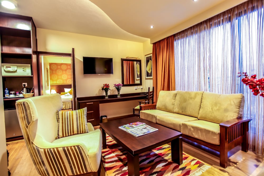 The Monarch Hotel 33/47