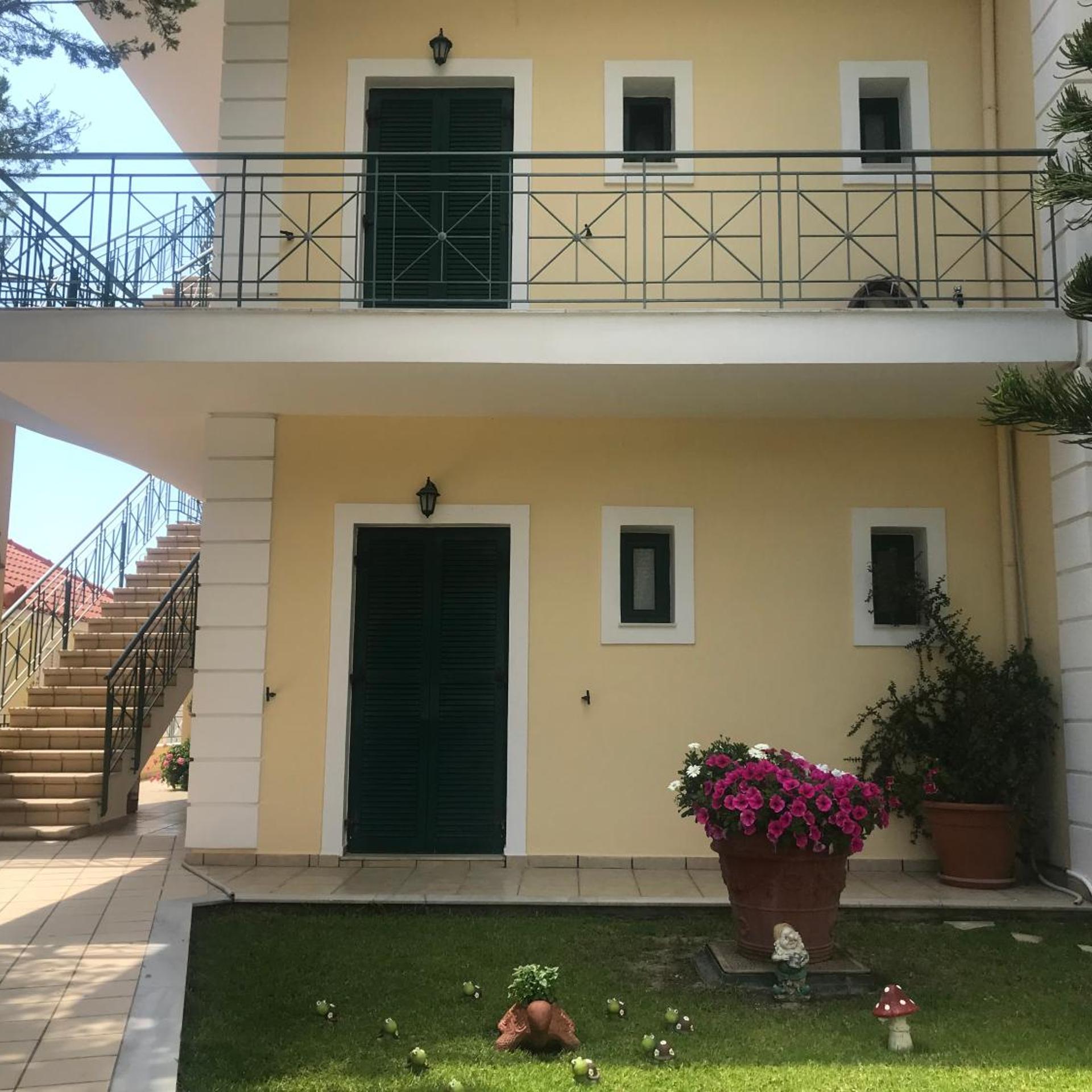 Naftilos Studios 6/54