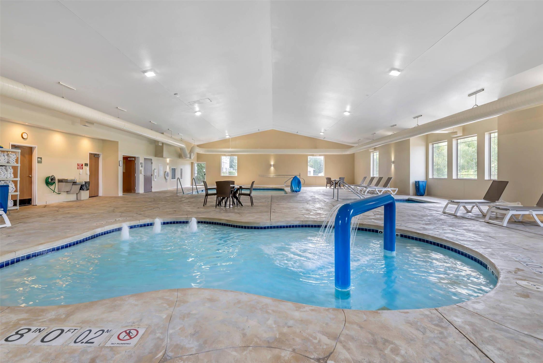 Comfort Suites Lake Geneva East 17/46