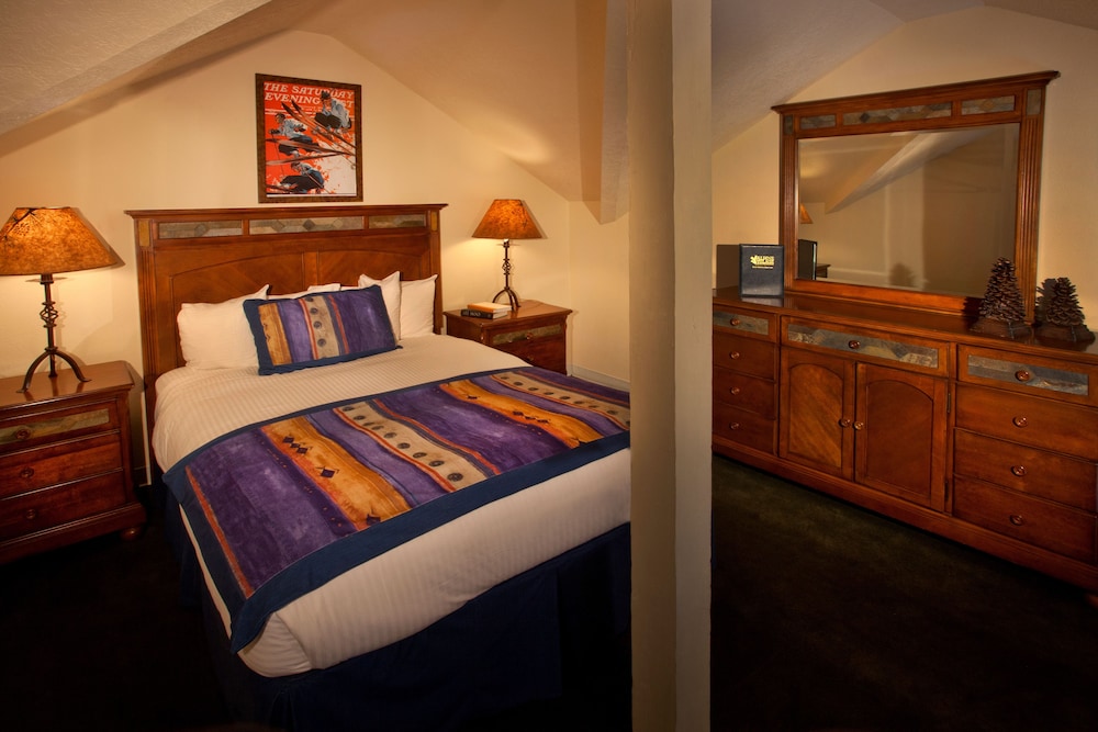 Multiple Bedrooms, Loft, Deluxe, King and Queen Bed, Sofa