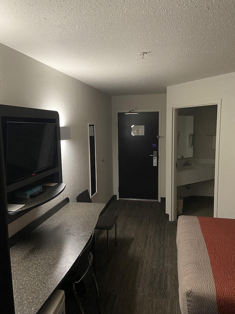 Motel6 Saskatoon, SK 47/55