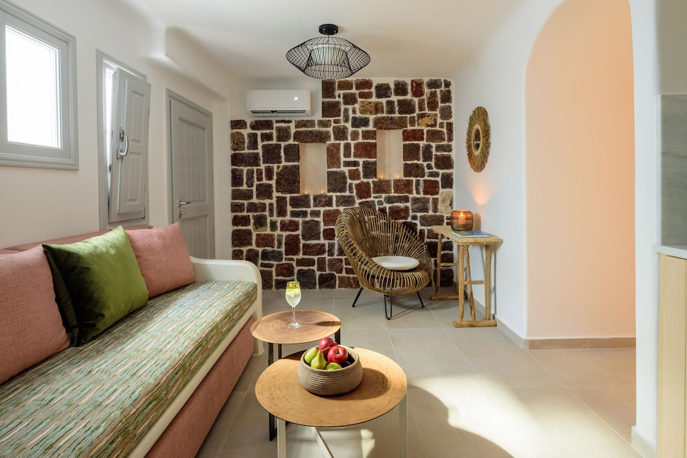 ACRO BLUE LUXURY VILLAS 40/60