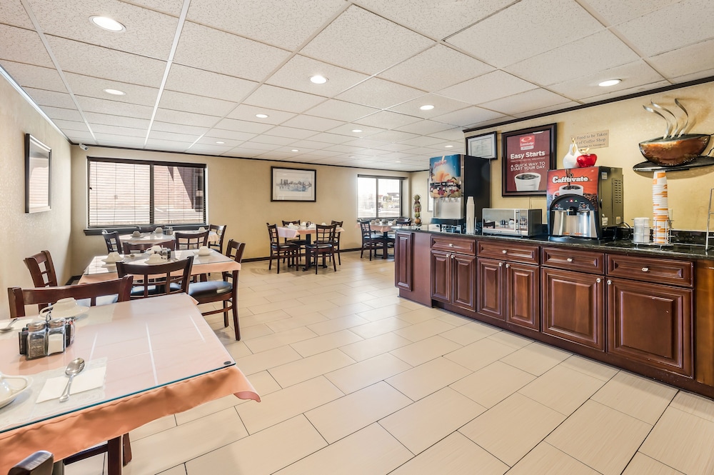 Econo Lodge Quakertown, PA 30/33