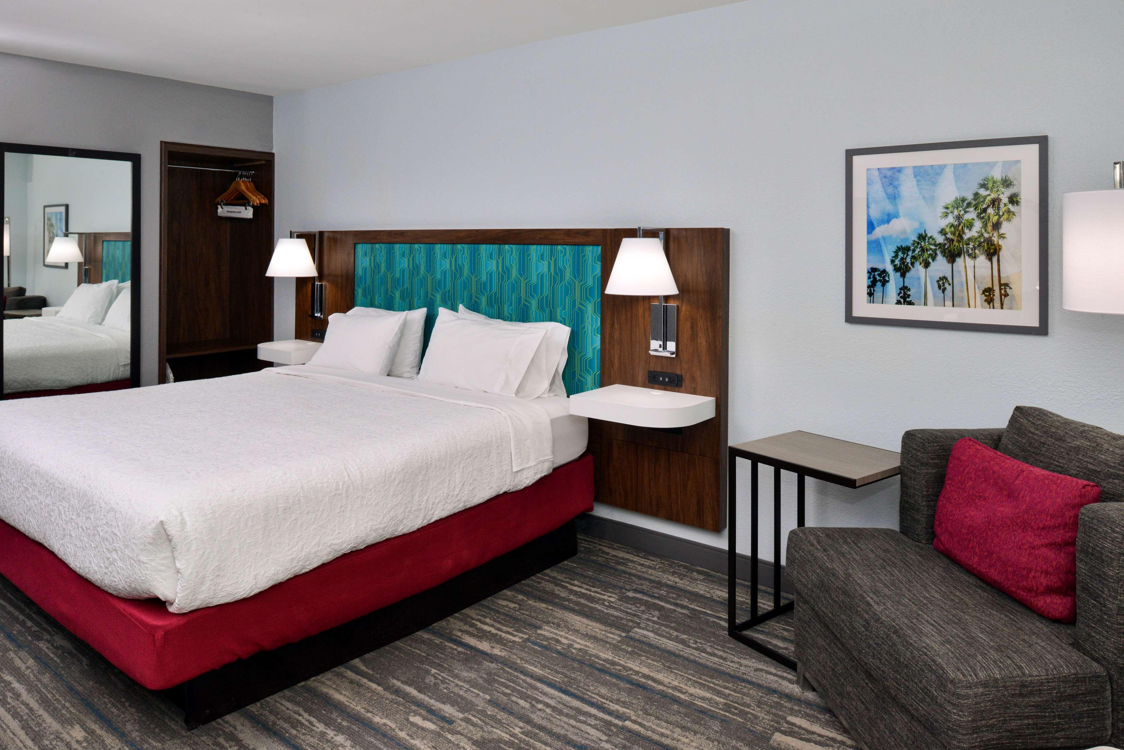1 BEDROOM, SUITE, KING BED, SOFA