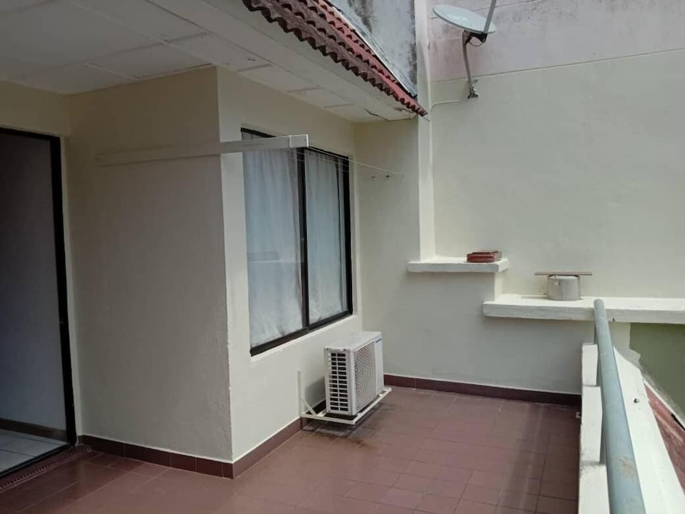 Paradise Lagoon Apartment 21/21