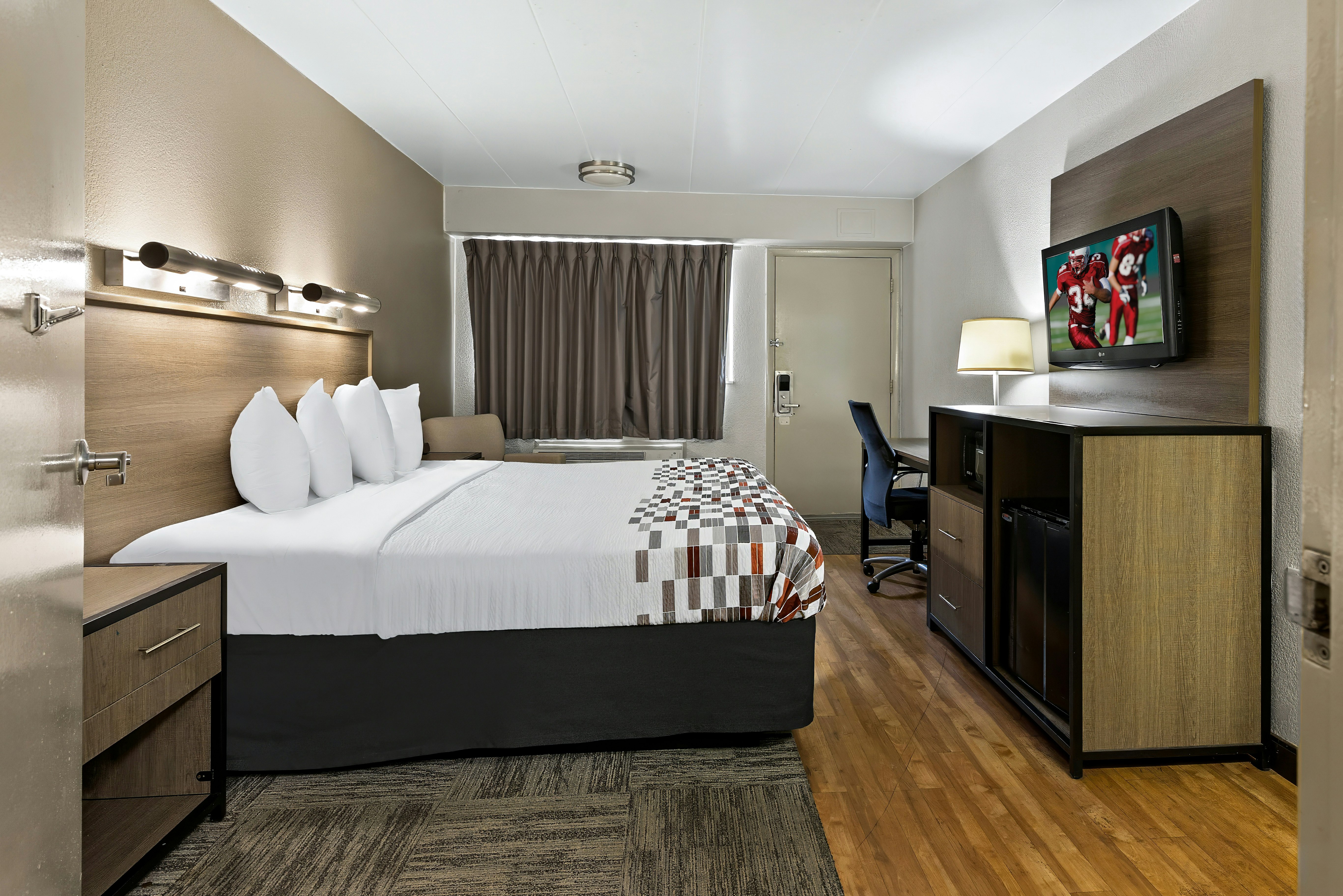 غرفة ديلوكس بسرير كينج، Red Roof Inn Cleveland-Independence 2/6