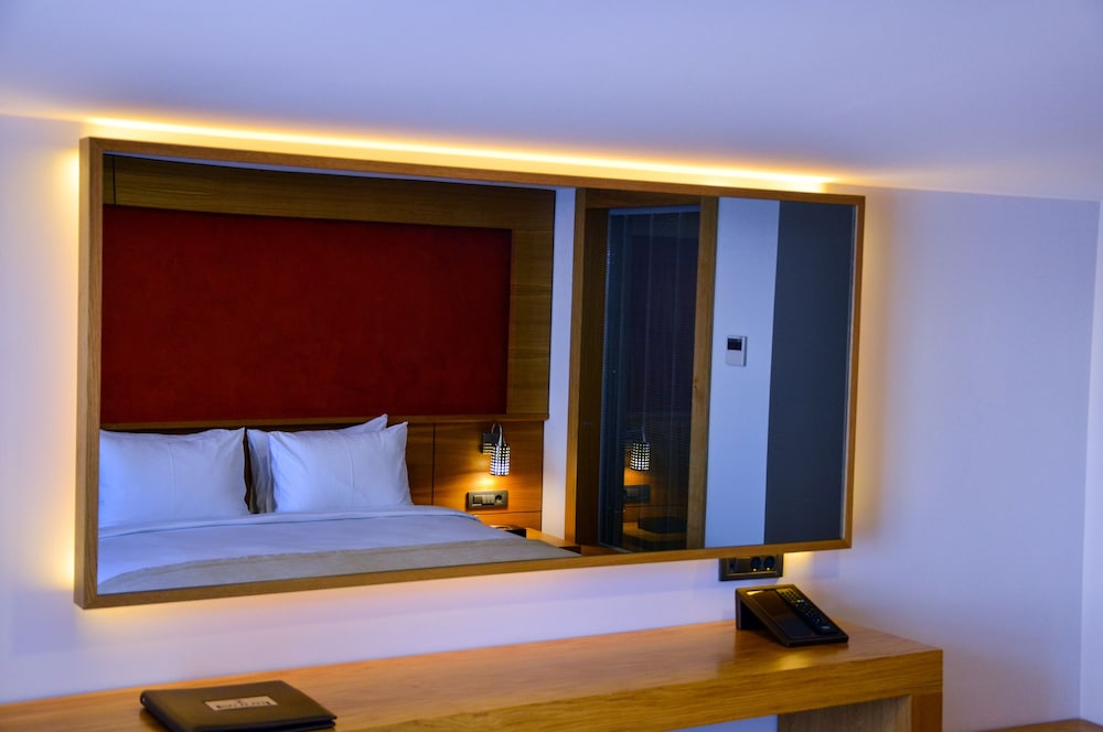DELUXE, DOUBLE BED, CITY VIEW